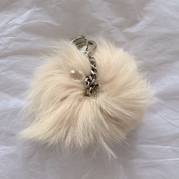 UGG Pom Pom - Picture 1 of 1